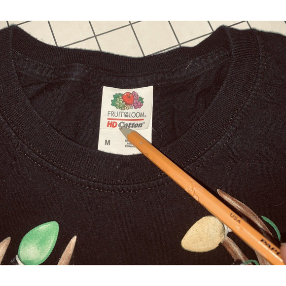 M I'm Dreaming Of A Whitetail Christmas T-Shirt Buck Deer Lights Bulbs Bells EUC - Picture 8 of 9